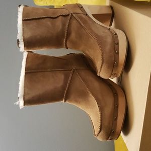 UGG Chestnut Kouri Boot size US 7